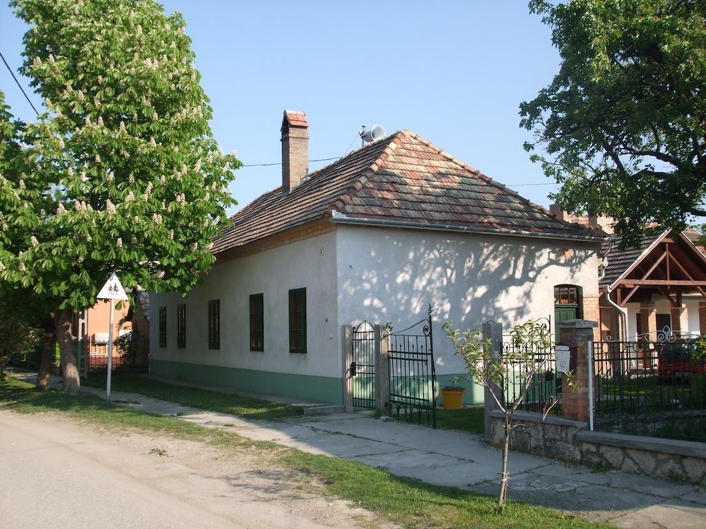 Bike Stop Duna Dunaszentmiklós 外观 照片